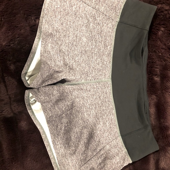Speed up low rise 2.5 lululemon shorts - Picture 3 of 7